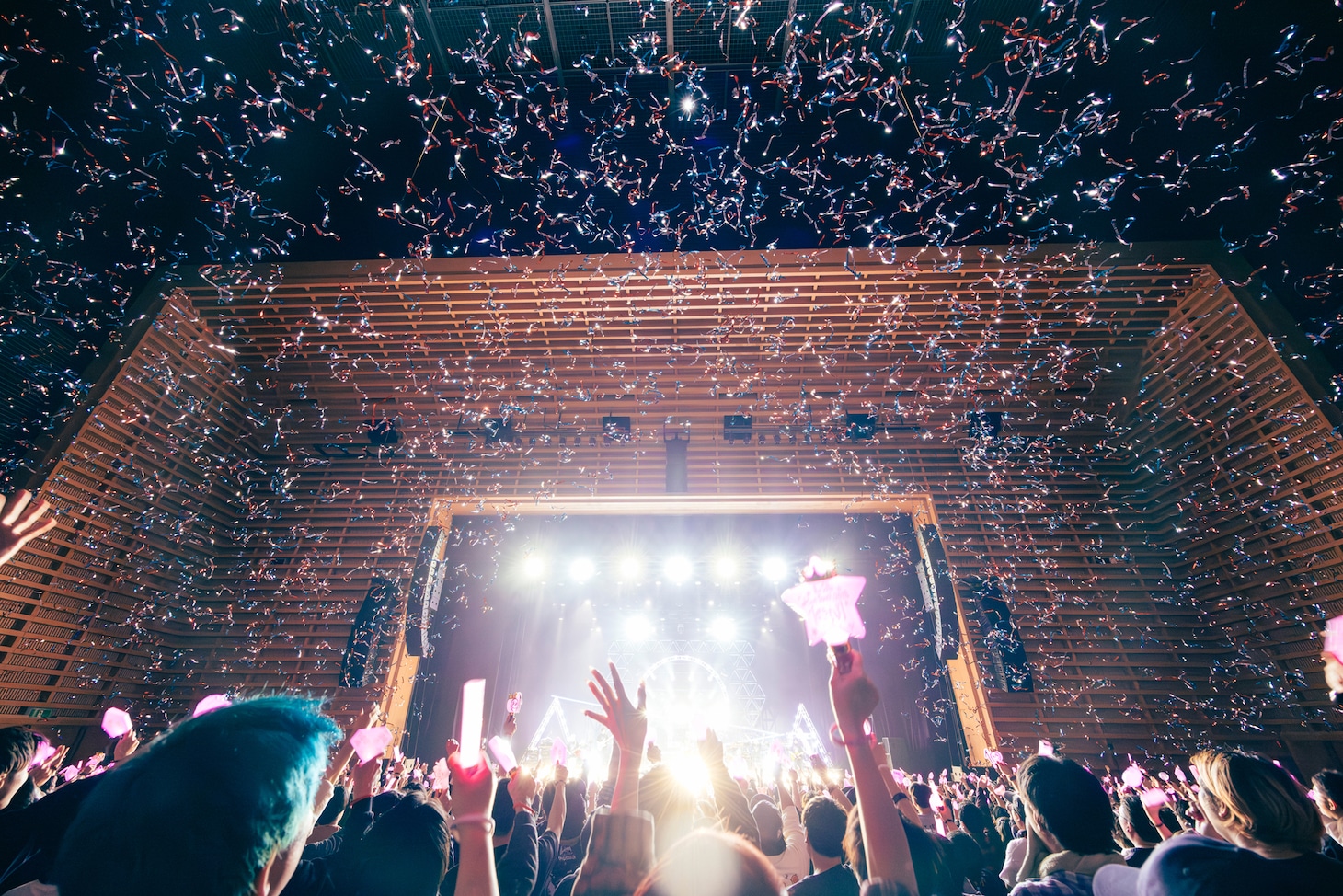 「LiVE is Smile Always～PATCH WALK～」東京国際フォーラム ホールA公演の様子。（撮影：平野タカシ）