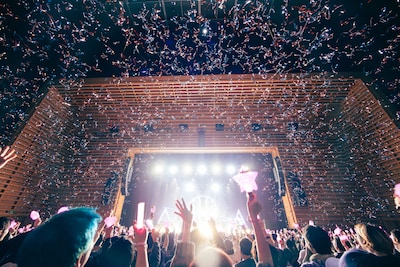 「LiVE is Smile Always～PATCH WALK～」東京国際フォーラム ホールA公演の様子。（撮影：平野タカシ）