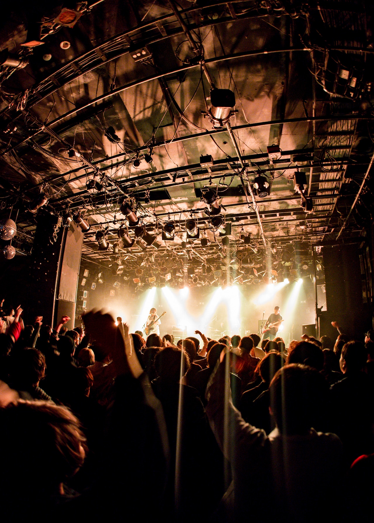 これがNikoんのライブだ！a flood of circleのカバーも披露した「謝罪会見」映像フル尺公開