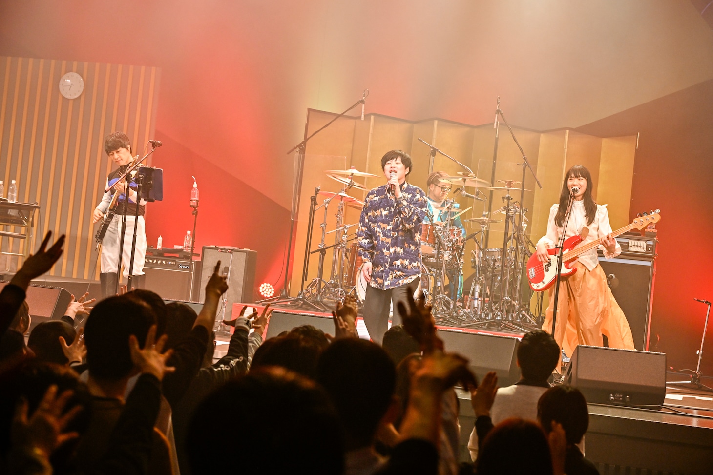 遠山大輔（グランジ）がボーカルを務めた「逆バタフライ・エフェクト」演奏の様子。（Photo by AZUSA TAKADA）