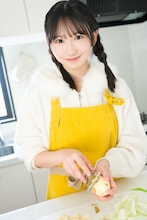 日向坂46藤嶌果歩が「少年サンデー」表紙に登場　シチューを作ったり、バイトに励んだり