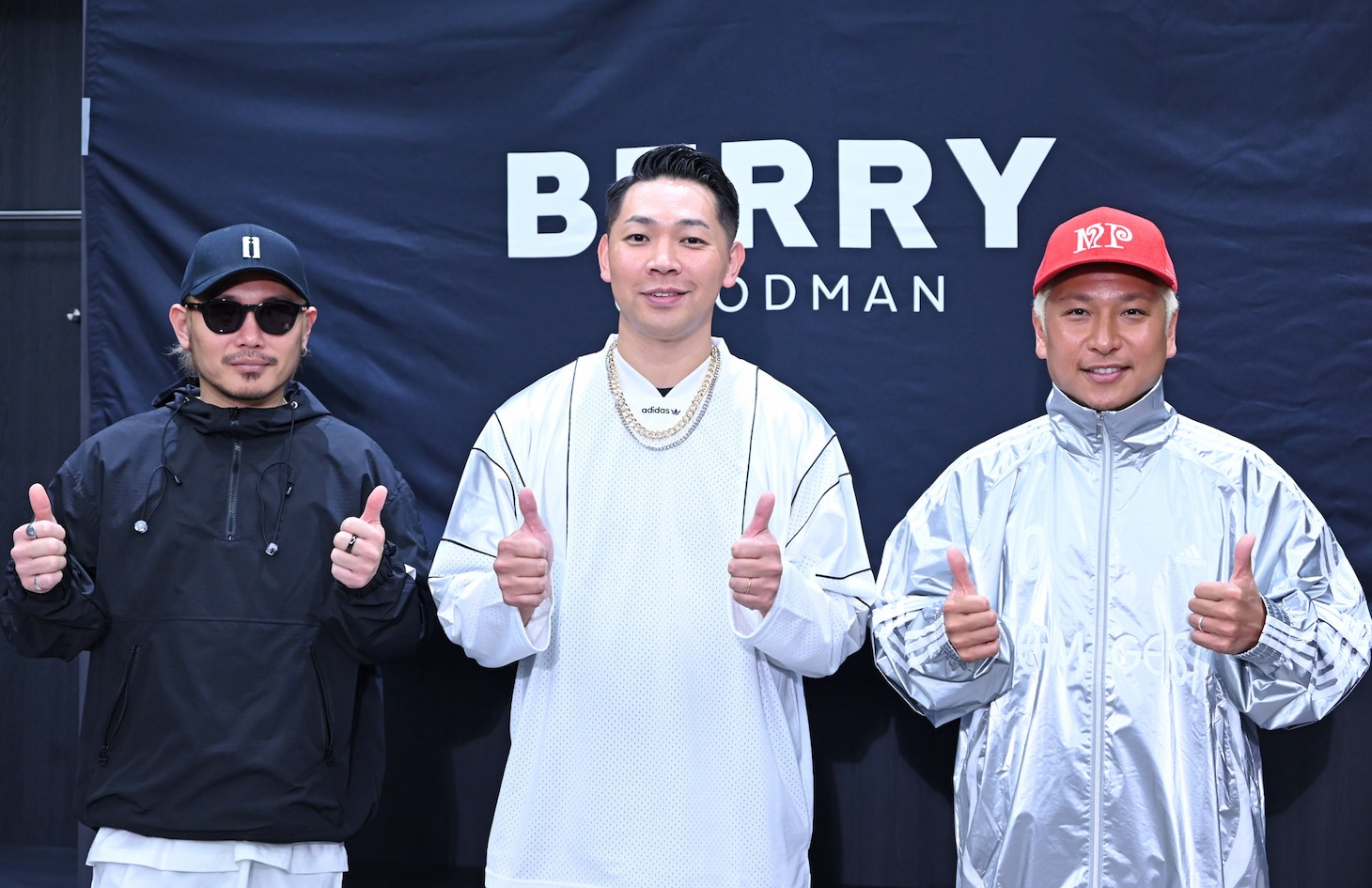 ベリーグッドマン囲み取材の様子。