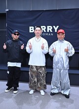 ベリーグッドマン囲み取材の様子。