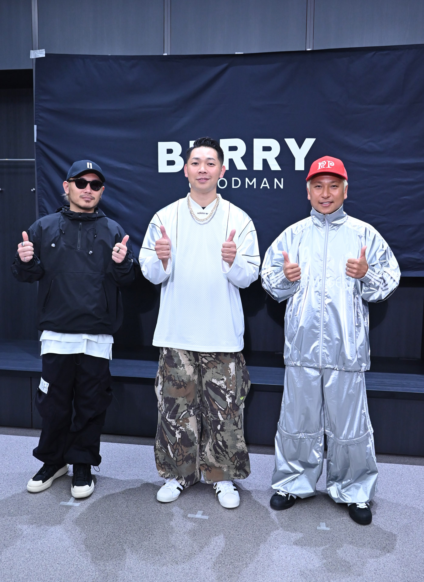 ベリーグッドマン囲み取材の様子。