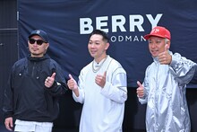 ベリーグッドマン囲み取材の様子。