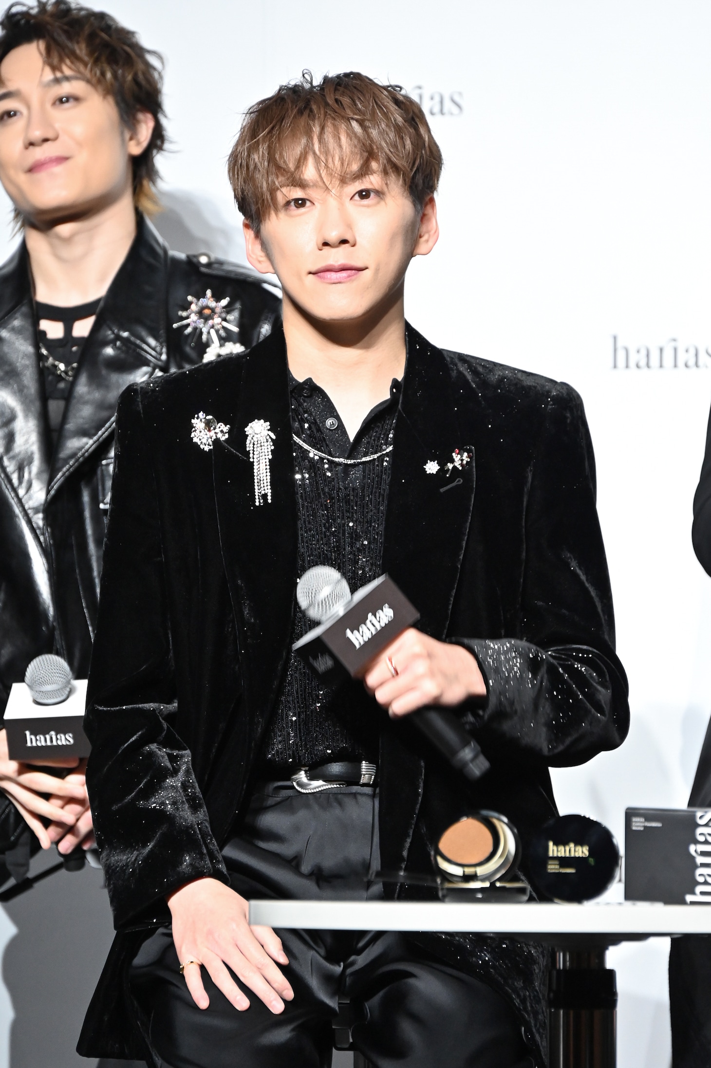 IMP.の中でもMCらしくトークをまとめようとする基俊介。