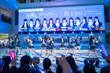 東京・池袋サンシャインシティ 噴水広場でパフォーマンスする可憐なアイボリー。