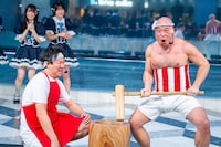 ネタを披露するクールポコ。の2人。