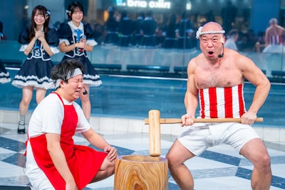 ネタを披露するクールポコ。の2人。