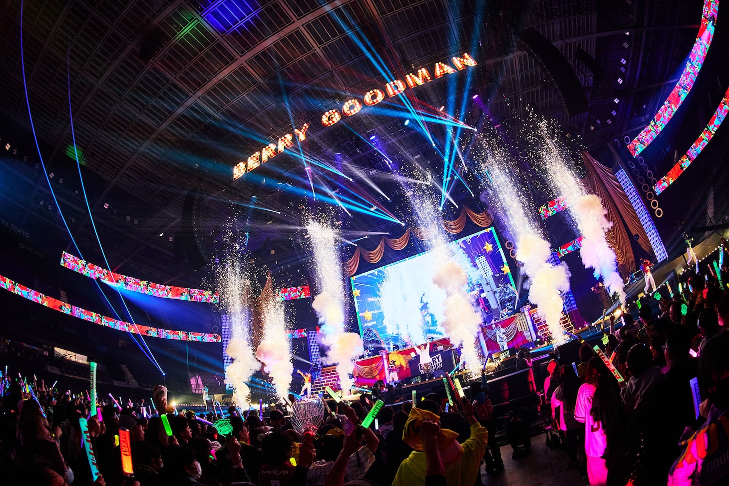 「メジャーデビュー10周年記念 ベリーグッドマン ARENA LIVE 2026 ～全員集合!!～」TOYOTA ARENA TOKYO公演の様子。（Photo by Keiko Tanabe）