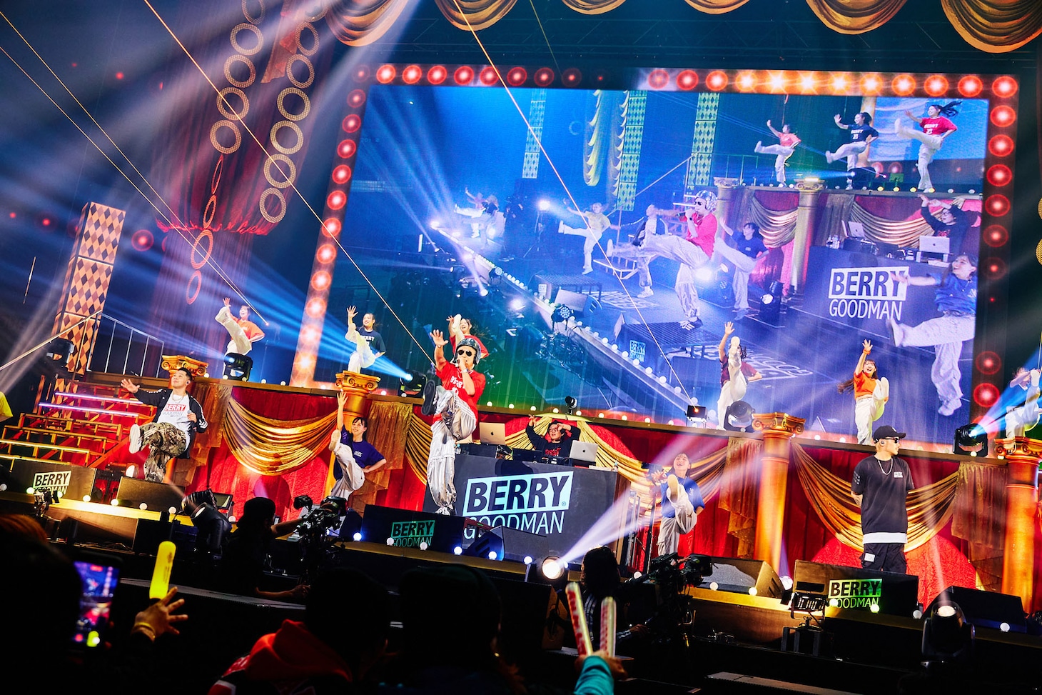 「メジャーデビュー10周年記念 ベリーグッドマン ARENA LIVE 2026 ～全員集合!!～」TOYOTA ARENA TOKYO公演の様子。（Photo by Keiko Tanabe）