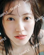 松田里奈（櫻坂46）1st写真集「まつりの時間」封入特典ポストカード絵柄（撮影：北浦敦子）