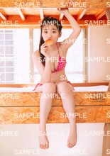 金澤亜美（僕が見たかった青空）1st写真集特典の折り目なしポスター（セブンネットショッピング）（撮影：細居幸次郎）