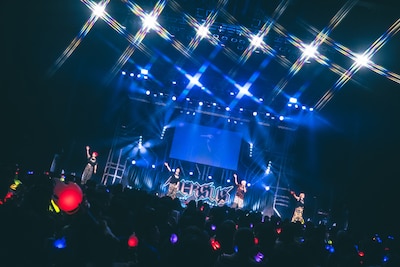 「OWV LIVE TOUR 25-26 VERSUS」東京・Zepp DiverCity（TOKYO）公演の様子。（Photo by Shun Fujita［AM］）