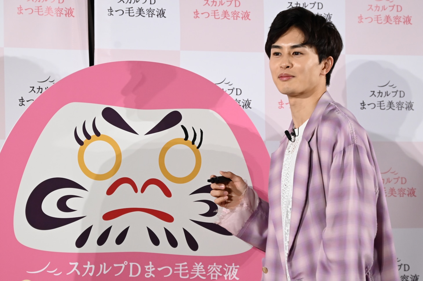 まつ毛の仕上がりが不安な草川拓弥（超特急）。