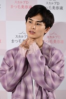 口角を上げるトレーニングについて語る草川拓弥（超特急）。