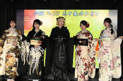 左から逢田珠里依、江角怜音、川中子奈月心、大西葵、山田杏佳。