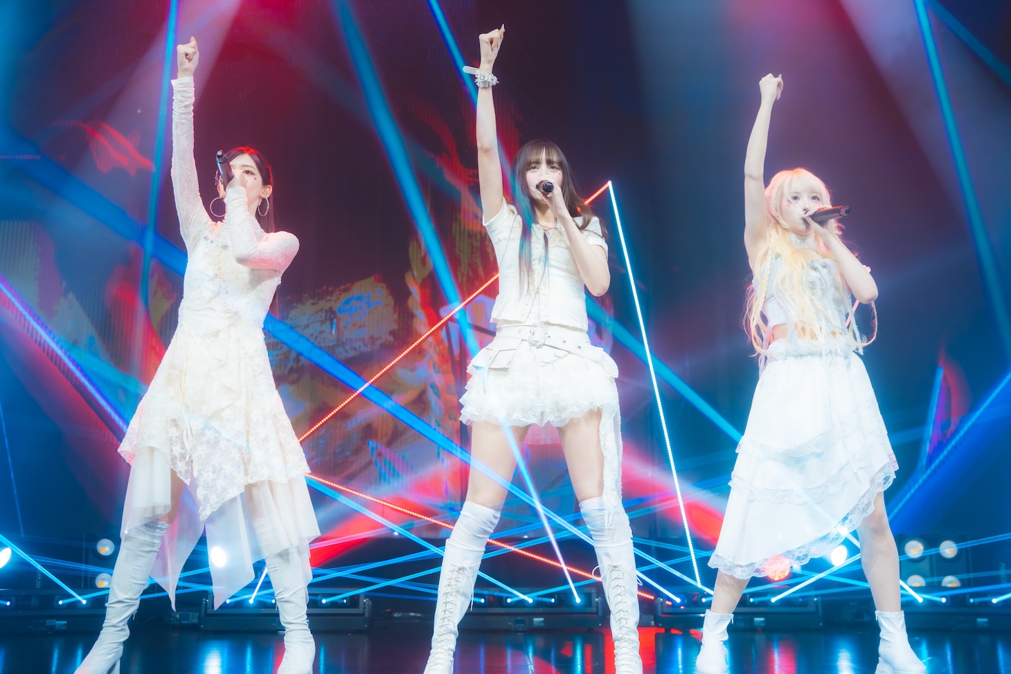 左からLuuna、Yuika、Ten。（Photo by Ayaka.）