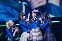 もてあそばれる風見和香（右から2番目）。