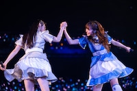 「参枚目のタフガキ」を披露する中山莉子＆風見和香コンビ。