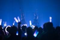 「参枚目のタフガキ」を披露する中山莉子＆風見和香コンビ。