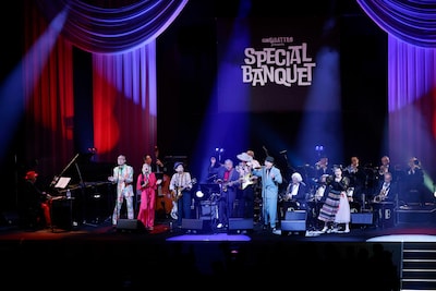 「CLUB QUATTRO presents 吾妻光良 & The Swinging Boppers 45th Anniversary “SPECIAL BANQUET”」アンコールの様子。（撮影：山本佳代子）