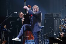 吾妻光良（Vo, G）（撮影：山本佳代子）