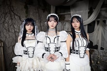 B≡FULLEST。左から中村朱里、鶴見萌、清水理子。