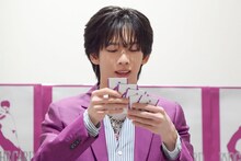 神ゲーっぽいタイトルを考えるリョウガ（超特急）。