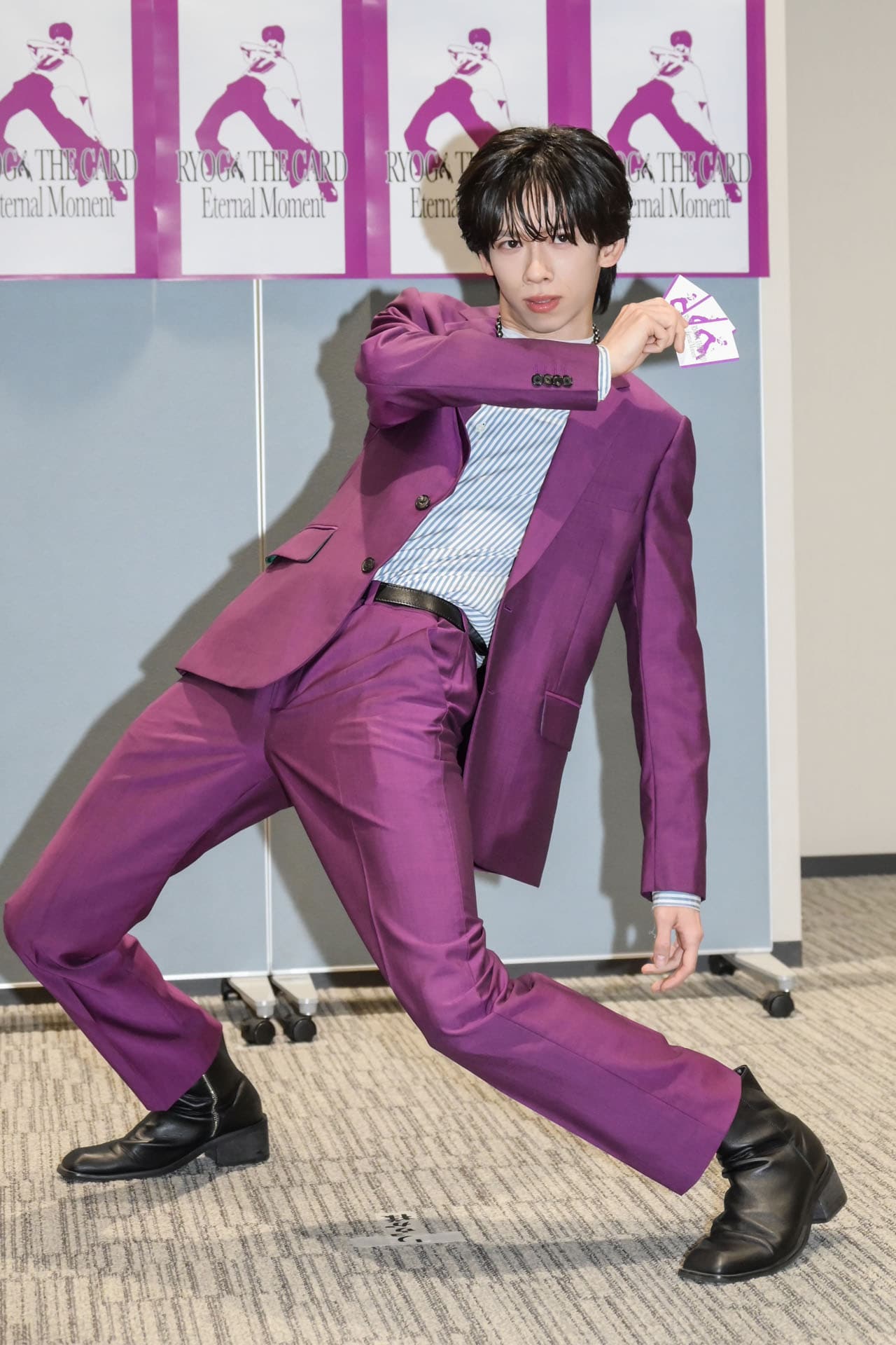 やや左から見た股下3kmのリョウガ（超特急）。 [画像ギャラリー 21/33