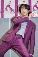 やや左から見た股下3kmのリョウガ（超特急）。