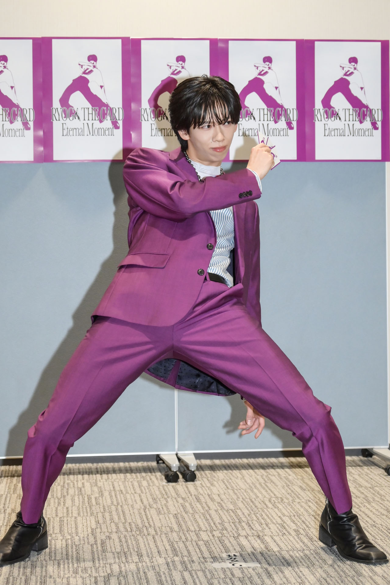 左から見た股下3kmのリョウガ（超特急）。