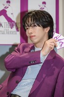 右から見た股下3kmのリョウガ（超特急）。