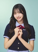 宮地すみれ。2025年5月発売の14thシングル「Love yourself!」ソロアーティスト写真。