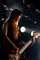 HISAYO（B / a flood of circle）（撮影：雨宮透貴）