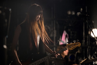 HISAYO（B / a flood of circle）（撮影：雨宮透貴）