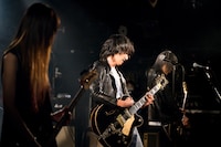 佐々木亮介（Vo, G / a flood of circle）（撮影：雨宮透貴）