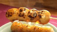 亀甲堂の厄落し団子。©テレビ朝日
