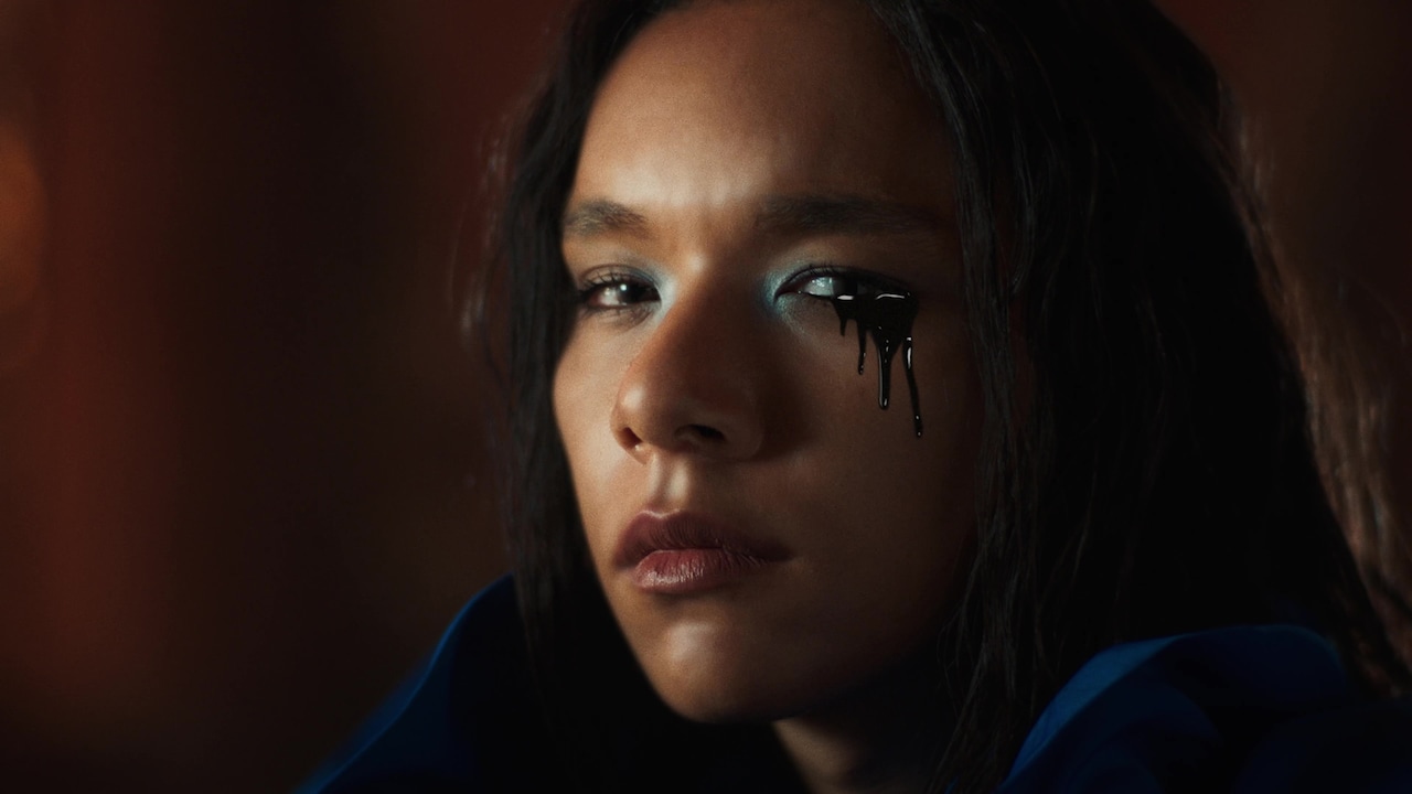 女王蜂「地獄楽」エンディングテーマMV公開、原作者・賀来ゆうじは念願タッグに喜び