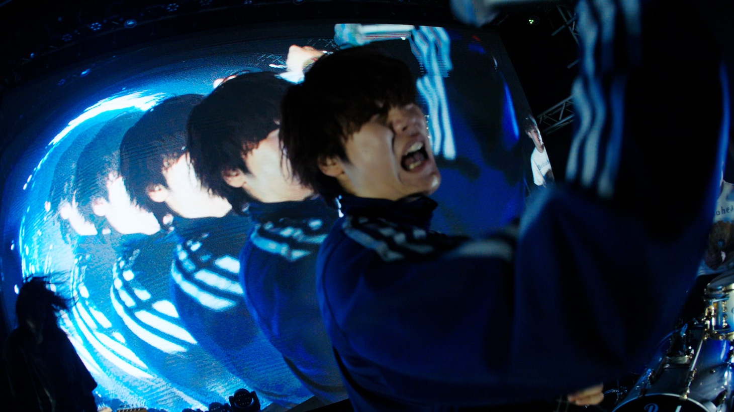 grating hunny「キスしてほしい」MVより。