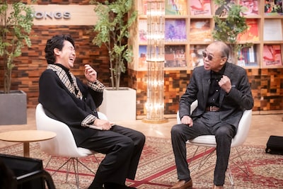 爆笑する大泉洋と、小椋佳節を炸裂させる小椋佳。©︎NHK