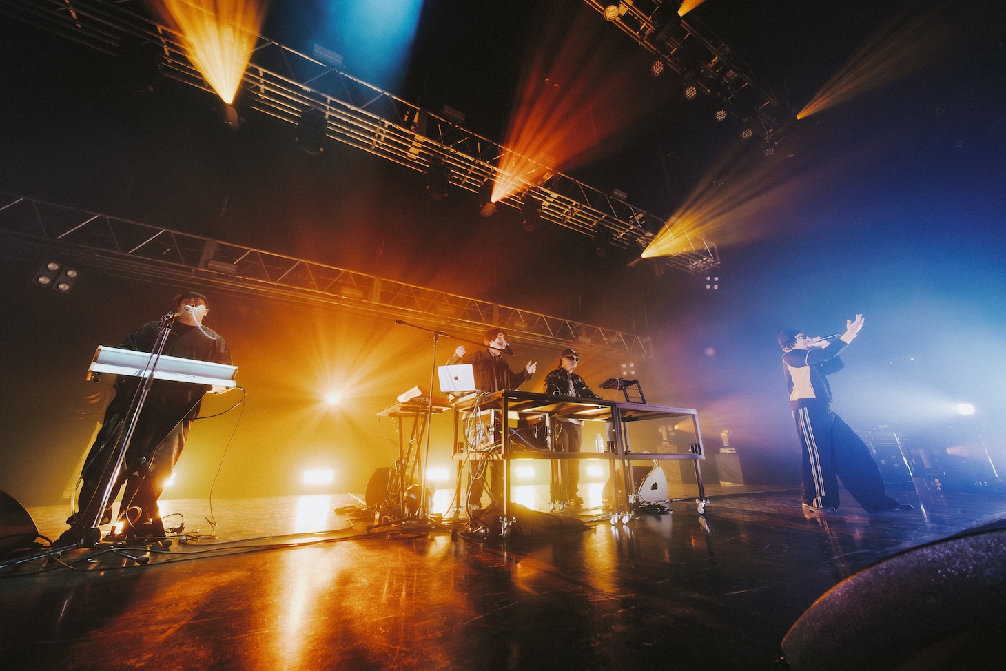 Kzyboost、Daichi Yamamotoを迎えたパフォーマンスの様子。（Photo by Daiki Miura）