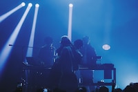 STUTS on the WAVEのライブの様子。（Photo by Daiki Miura）