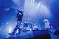 「雨」のパフォーマンスの様子。