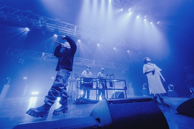 「雨」のパフォーマンスの様子。