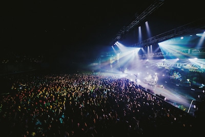 STUTS on the WAVEのライブの様子。（Photo by Daiki Miura）