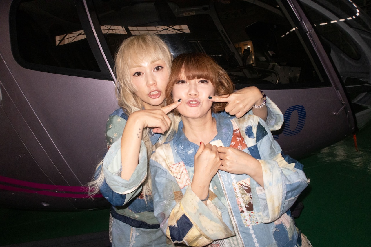 PUFFYがデビュー30周年記念日に渋谷公会堂でライブ、メンバー選曲のアナログ盤リリースも