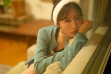 AKB48小栗有以のカレンダー発売、何気ない日常のワンシーンにフォーカス