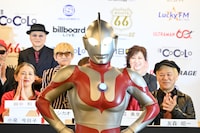 突如現れたウルトラマン。