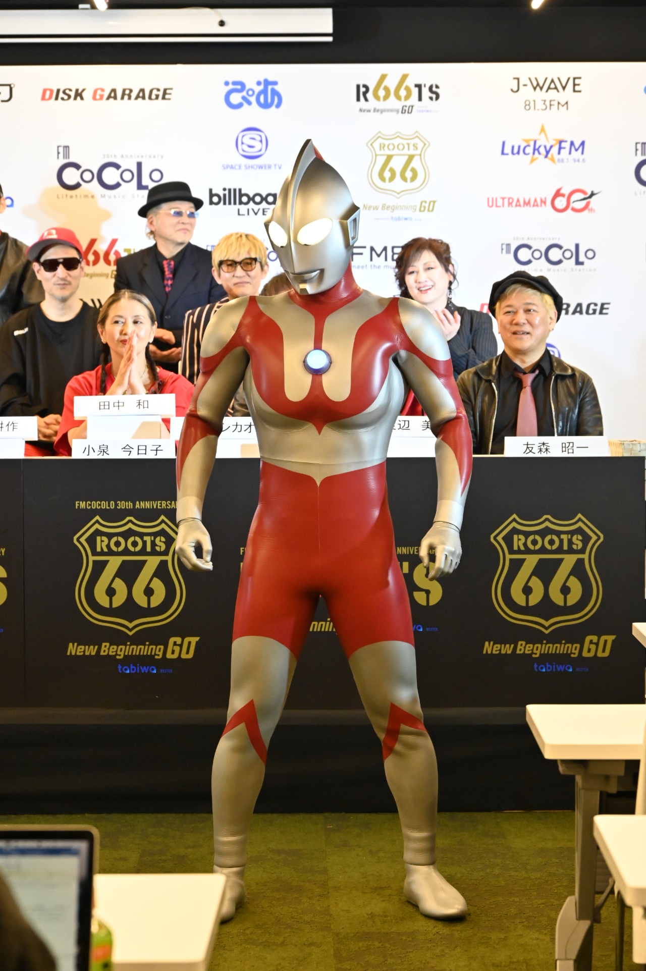 突如現れたウルトラマン。